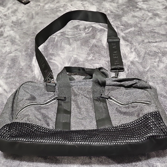 Athleta Duffle Bag Gym Travel Dark Gray and Black Detachable Sholder Strap - Picture 1 of 16
